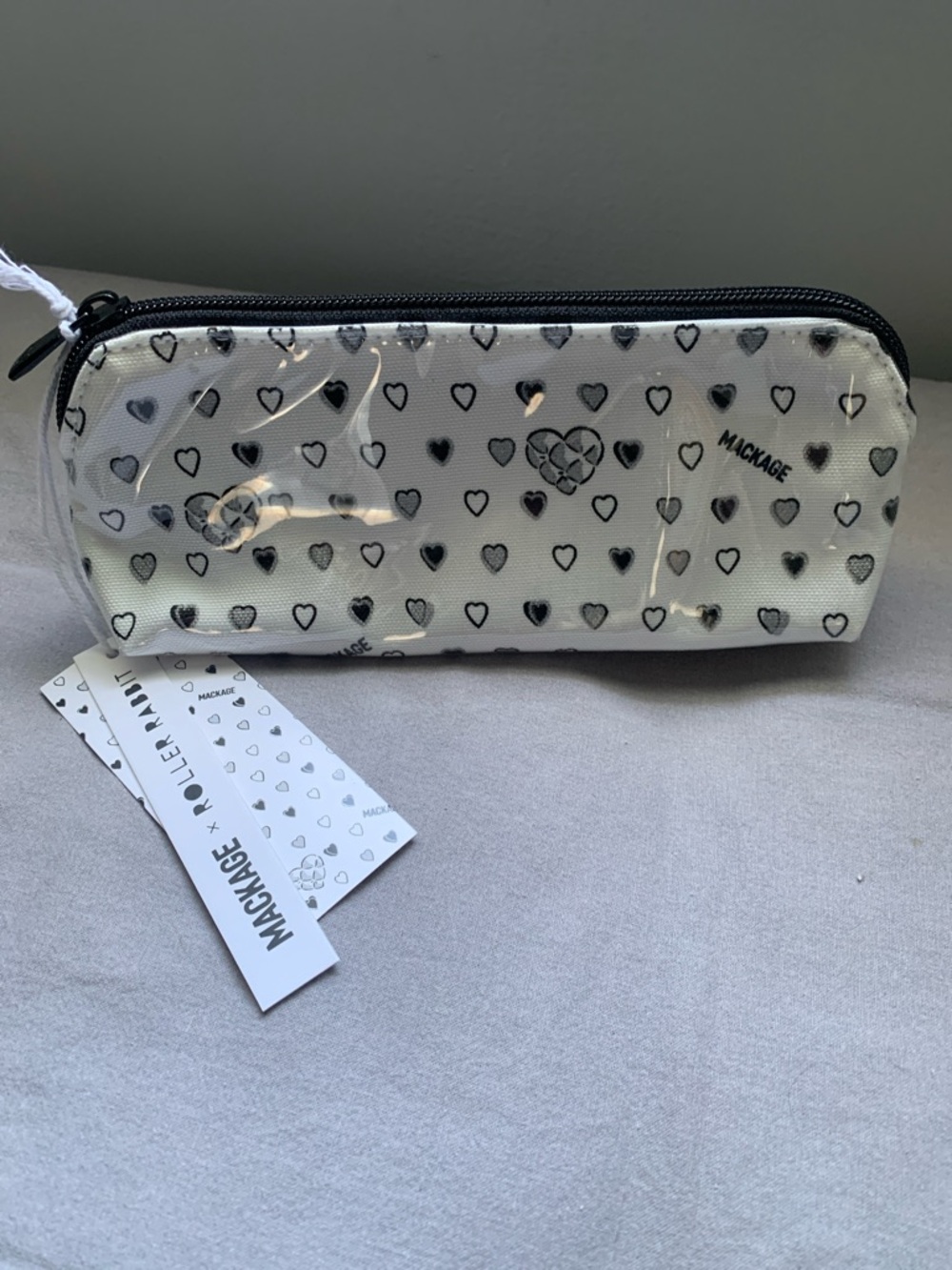 🆕- ROLLER RABBIT MACKAGE QUILTED HEARTS MAKEUP BAG - White & Black